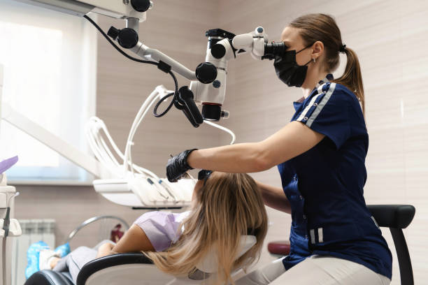 Leczenie kanałowe pod mikroskopem i z użyciem lasera – nowoczesna endodoncja bez bólu